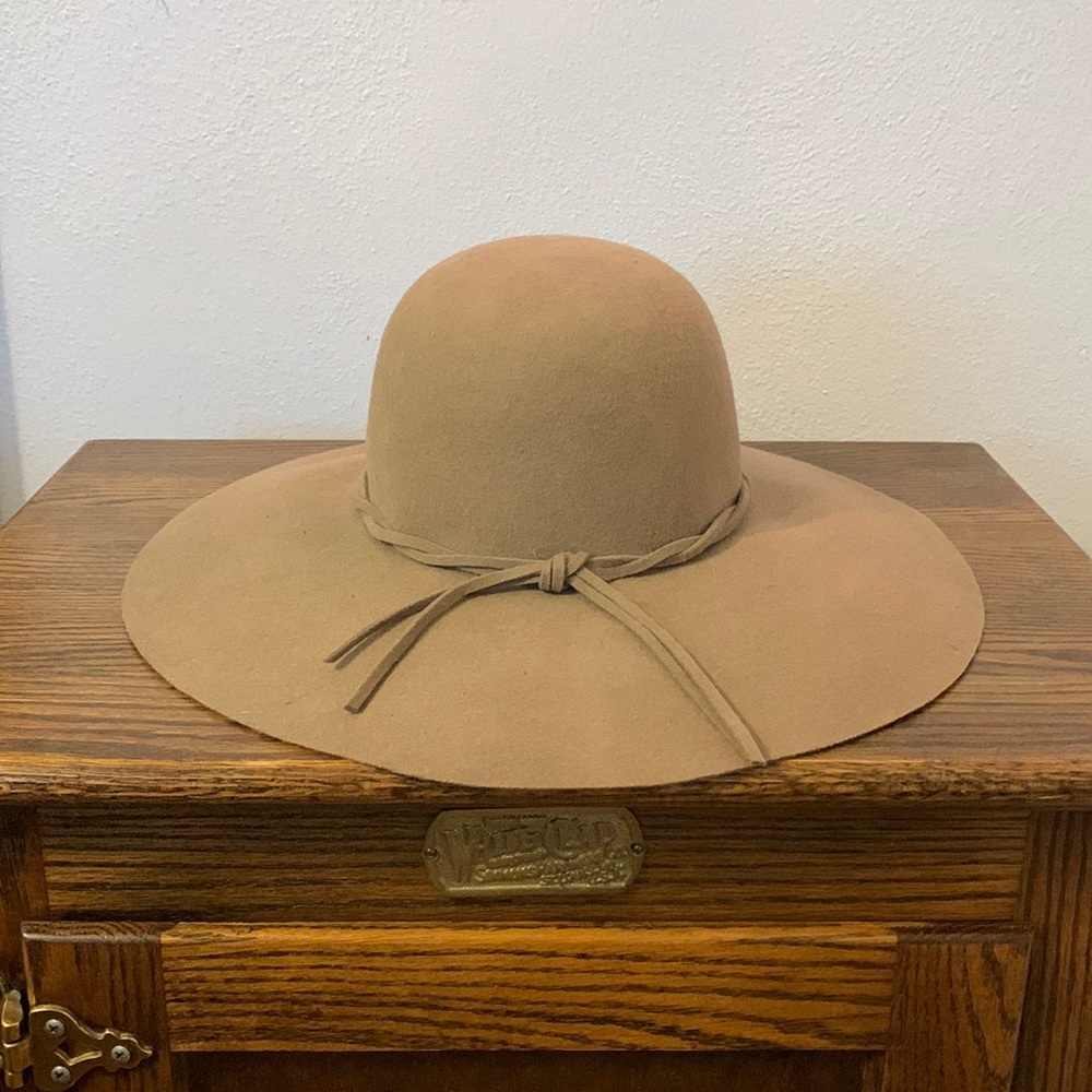 Tan/brown wool wide brimmed floppy hat